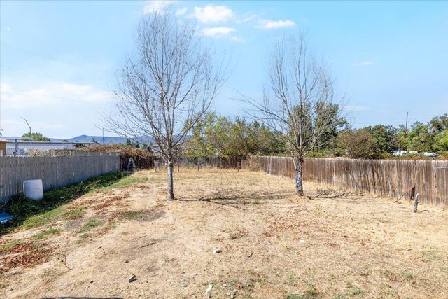 1129 Pinecroft Avenue, Medford, OR 97501