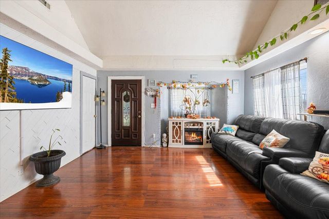 1129 Pinecroft Avenue, Medford, OR 97501