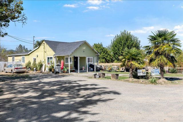 1129 Pinecroft Avenue, Medford, OR 97501