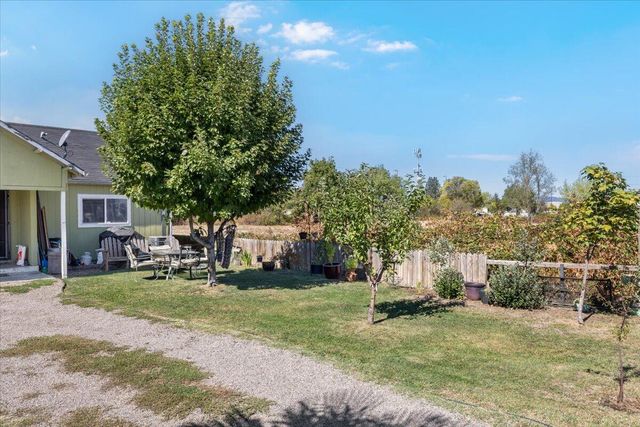 1129 Pinecroft Avenue, Medford, OR 97501