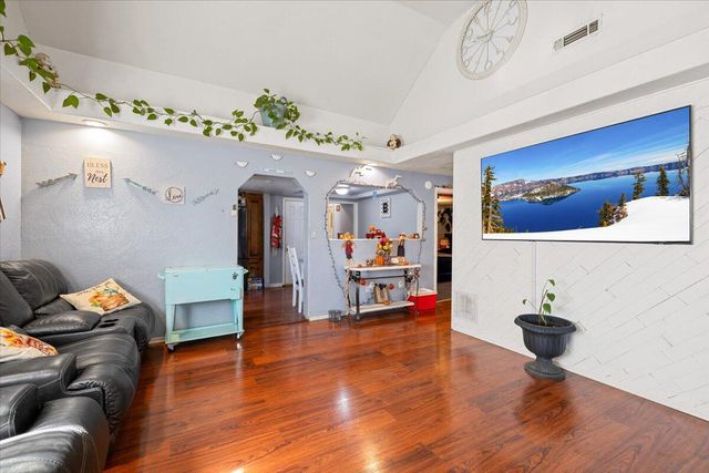 1129 Pinecroft Avenue, Medford, OR 97501