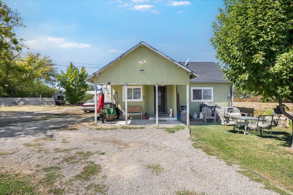 1129 Pinecroft Avenue, Medford, OR 97501