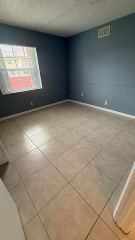 475 SE 8th Street 214, Deerfield Beach, FL 33441