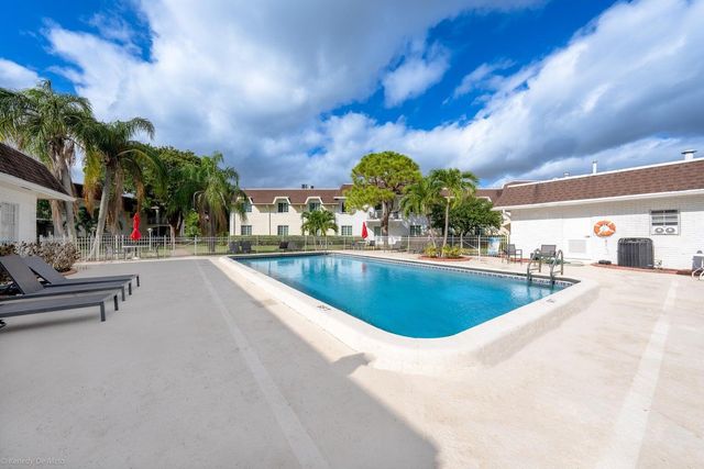475 SE 8th Street 214, Deerfield Beach, FL 33441