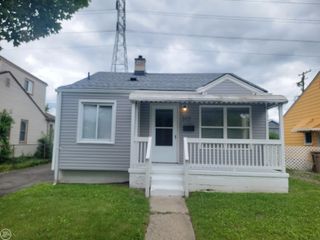 305 South Boulevard W Boulevard, Pontiac, MI 48341