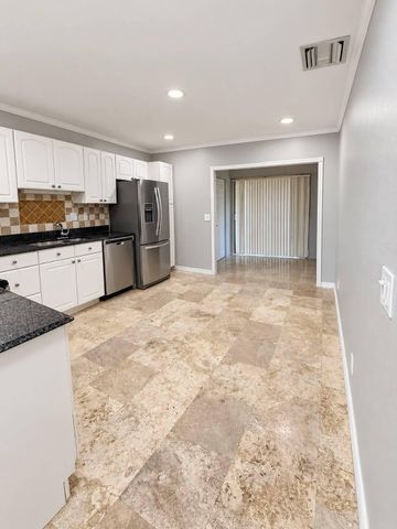 5933 FOREST HILL Boulevard 8, West Palm Beach, FL 33415
