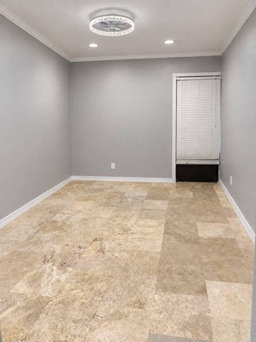 5933 FOREST HILL Boulevard 8, West Palm Beach, FL 33415
