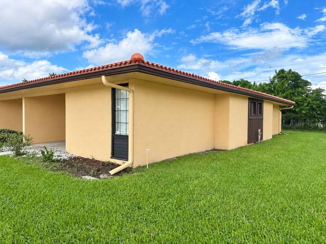 5933 FOREST HILL Boulevard 8, West Palm Beach, FL 33415
