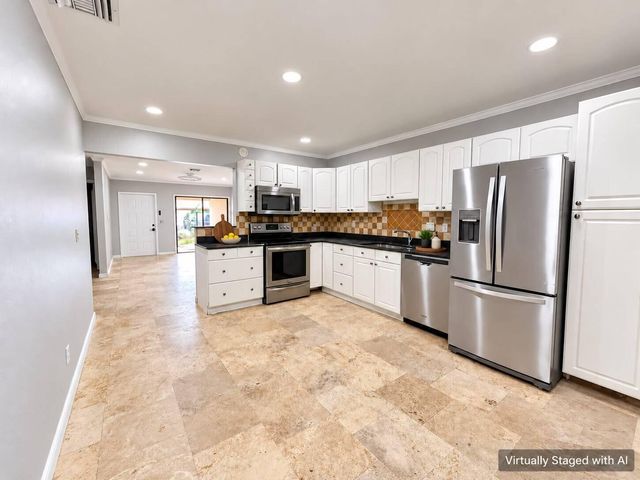 5933 FOREST HILL Boulevard 8, West Palm Beach, FL 33415