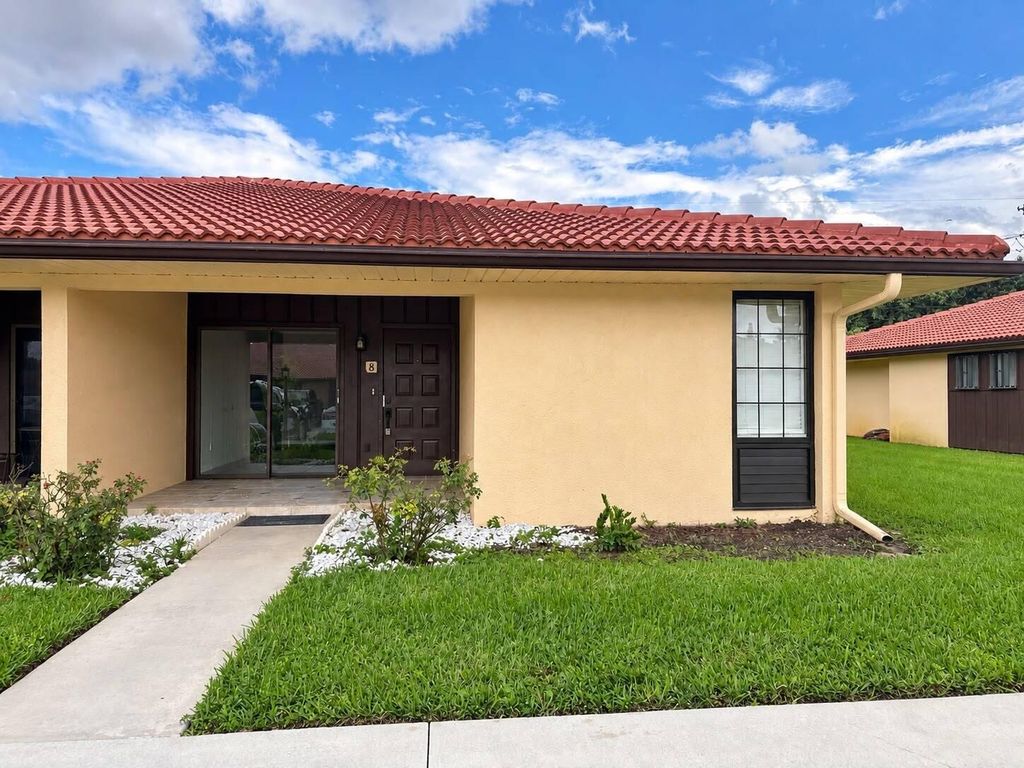 5933 FOREST HILL Boulevard 8, West Palm Beach, FL 33415