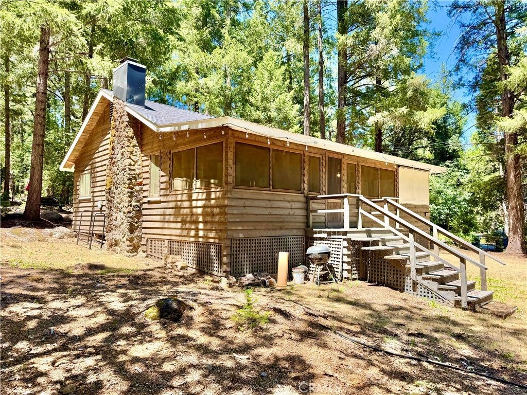 Image 1 of property listing at 9520 Oak Place, Cobb, CA 95426