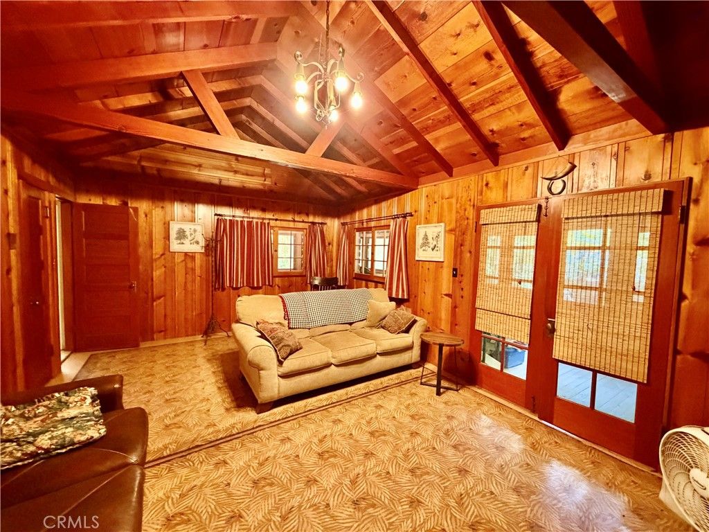 Image 11 of property listing at 9520 Oak Place, Cobb, CA 95426