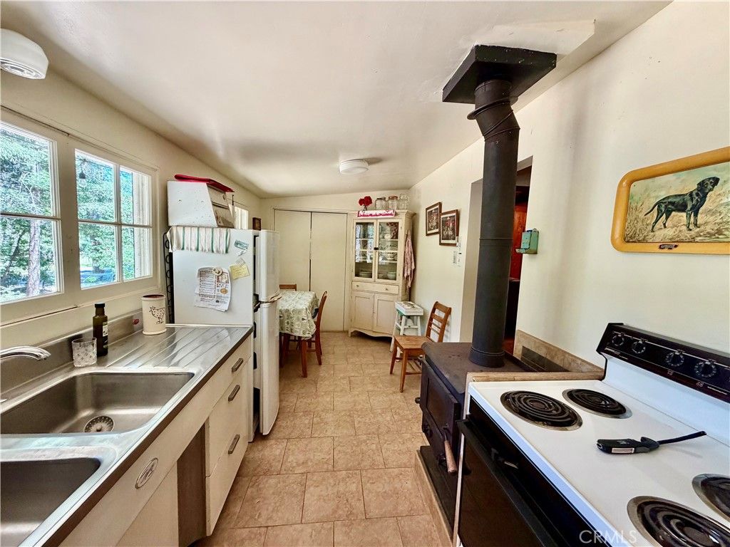 Image 13 of property listing at 9520 Oak Place, Cobb, CA 95426