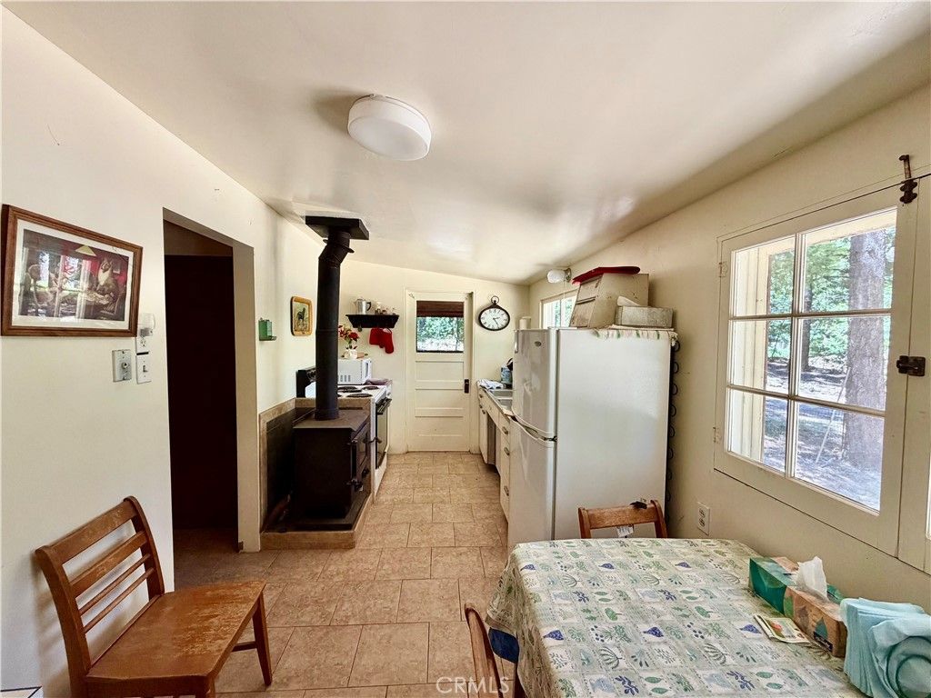 Image 14 of property listing at 9520 Oak Place, Cobb, CA 95426