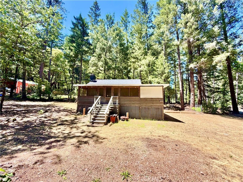 Image 21 of property listing at 9520 Oak Place, Cobb, CA 95426