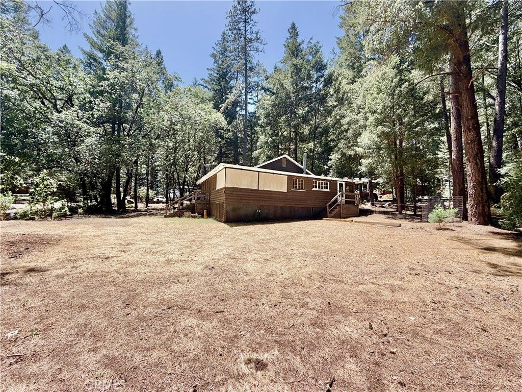 Image 23 of property listing at 9520 Oak Place, Cobb, CA 95426