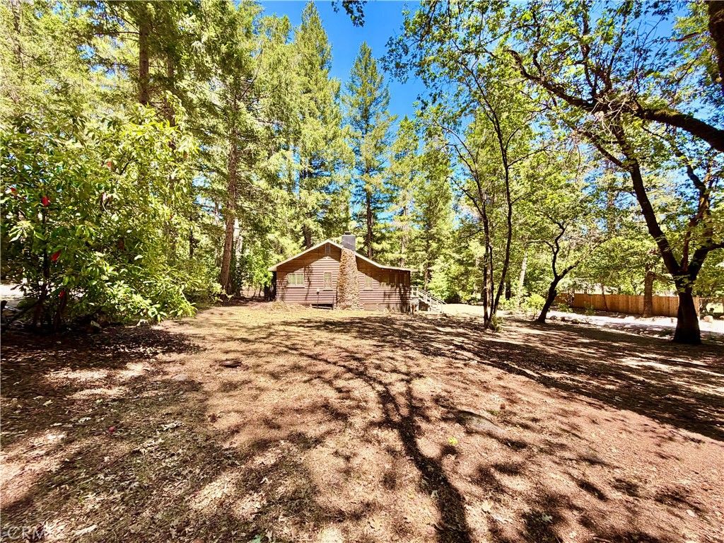 Image 5 of property listing at 9520 Oak Place, Cobb, CA 95426