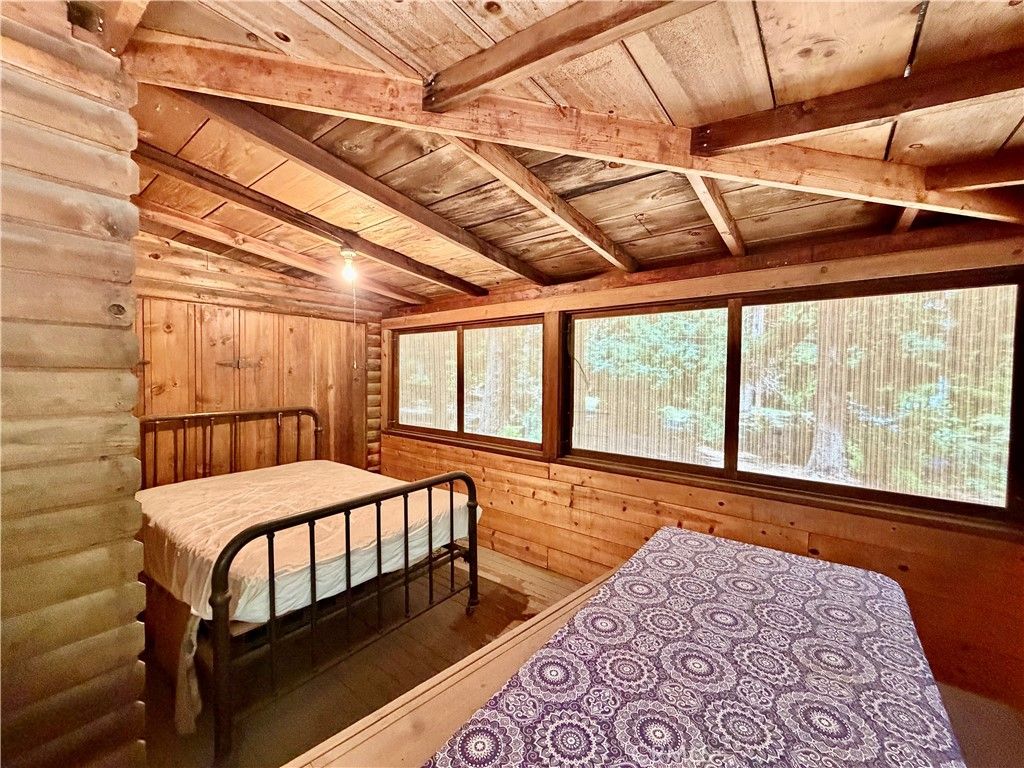 Image 8 of property listing at 9520 Oak Place, Cobb, CA 95426