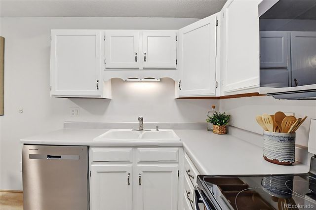 3124 S Wheeling Way 211, Aurora, CO 80014