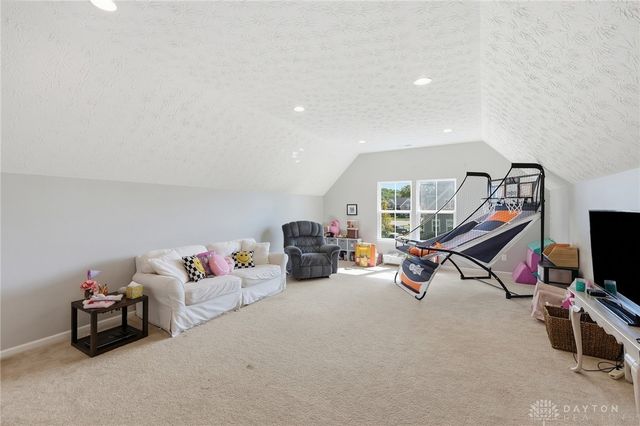 1991 Cabernet Way, Bellbrook, OH 45305