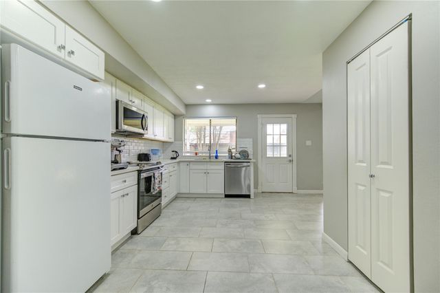 3046 Wagon Trail Drive, Sugar Land, TX 77479