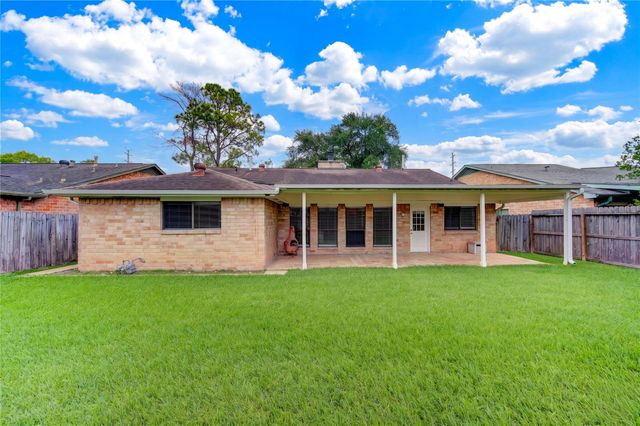 3046 Wagon Trail Drive, Sugar Land, TX 77479