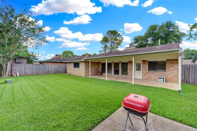 3046 Wagon Trail Drive, Sugar Land, TX 77479