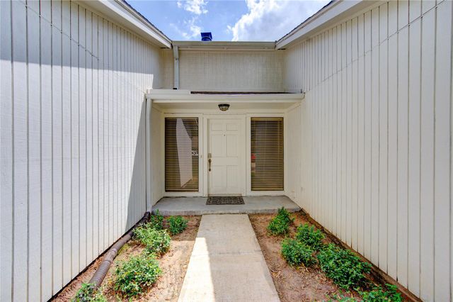 3046 Wagon Trail Drive, Sugar Land, TX 77479