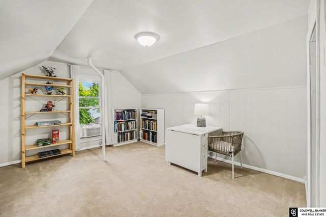 4818 Poppleton Avenue, Omaha, NE 68106