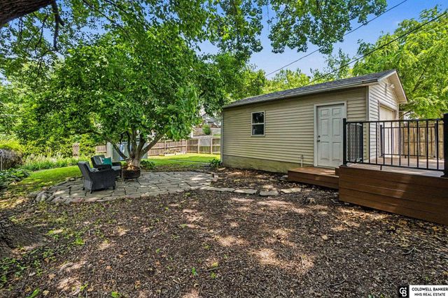 4818 Poppleton Avenue, Omaha, NE 68106
