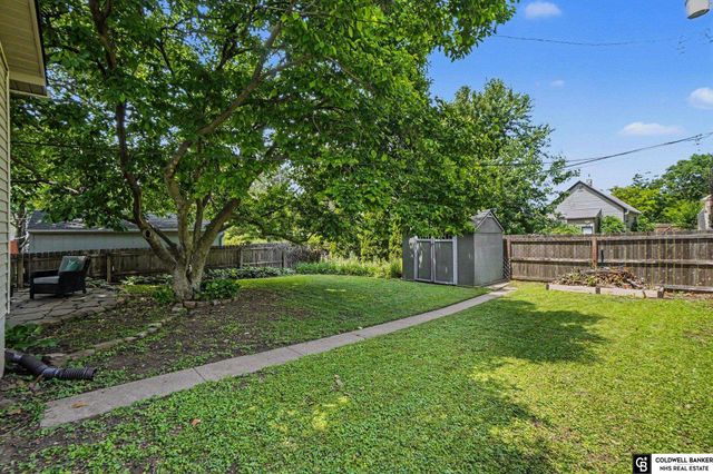 4818 Poppleton Avenue, Omaha, NE 68106