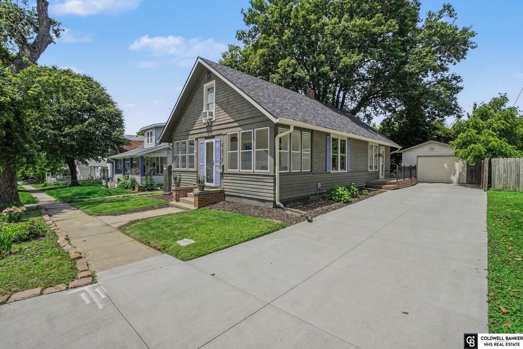 4818 Poppleton Avenue, Omaha, NE 68106