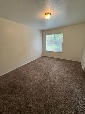 1848 E Everglade Avenue, Fresno, CA 93720