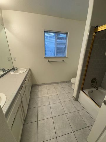 1848 E Everglade Avenue, Fresno, CA 93720