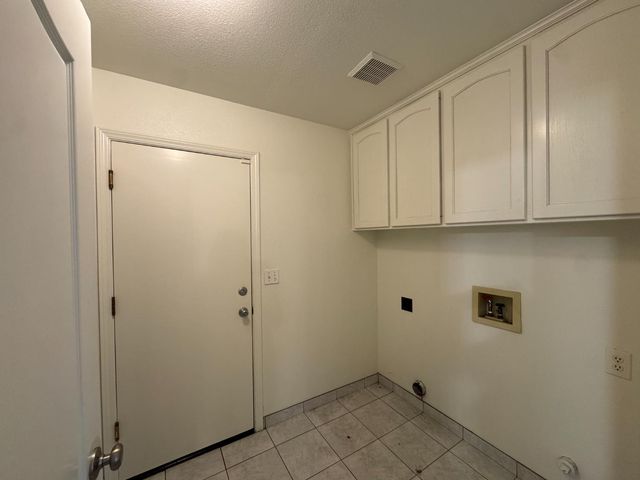 1848 E Everglade Avenue, Fresno, CA 93720