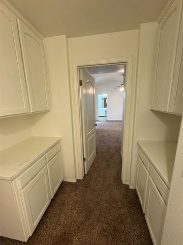 1848 E Everglade Avenue, Fresno, CA 93720