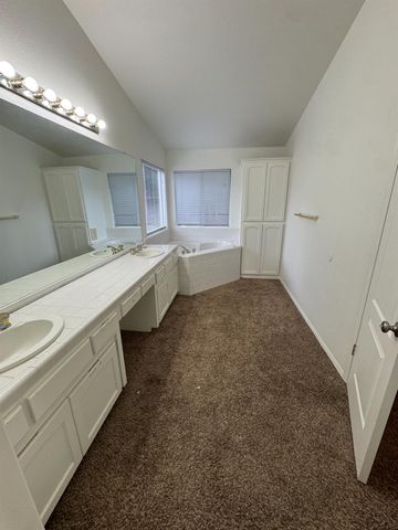 1848 E Everglade Avenue, Fresno, CA 93720