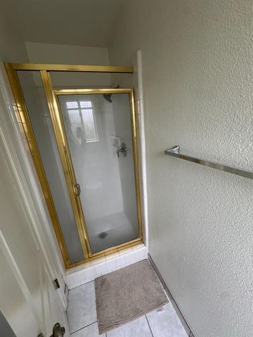 1848 E Everglade Avenue, Fresno, CA 93720