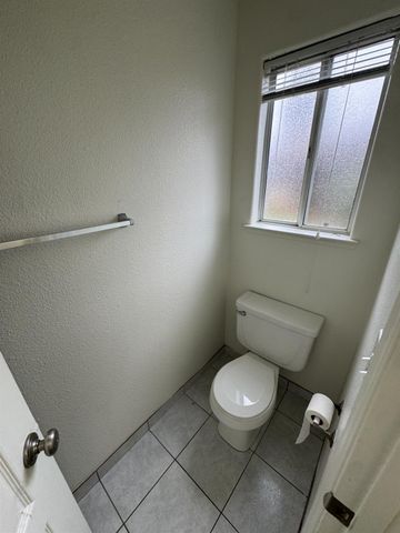 1848 E Everglade Avenue, Fresno, CA 93720