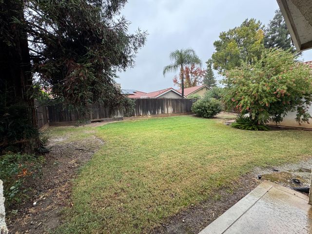 1848 E Everglade Avenue, Fresno, CA 93720