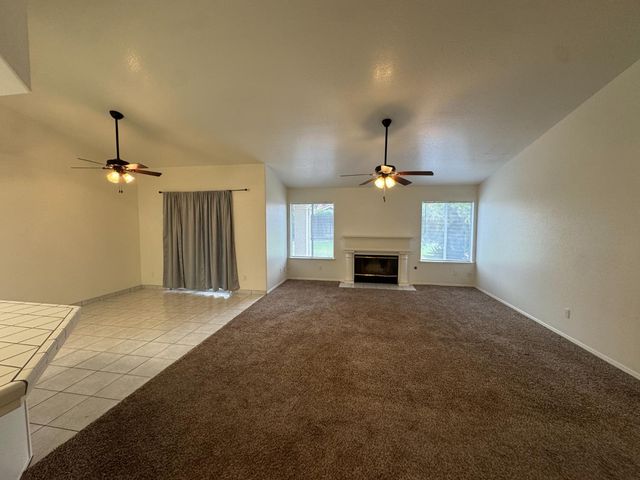 1848 E Everglade Avenue, Fresno, CA 93720