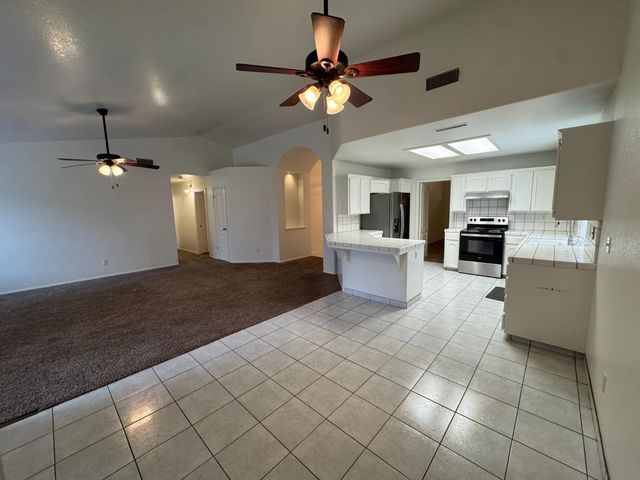 1848 E Everglade Avenue, Fresno, CA 93720