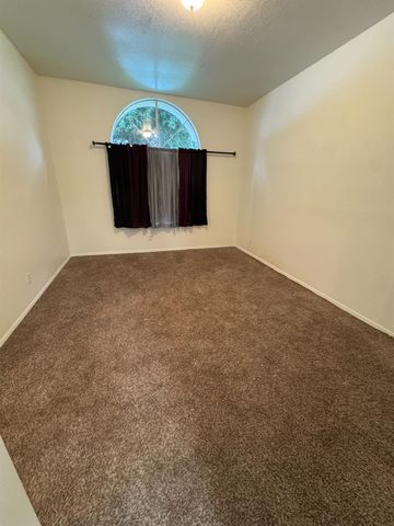 1848 E Everglade Avenue, Fresno, CA 93720