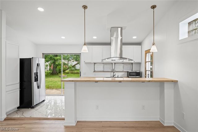 864 Wilder Avenue, Elyria, OH 44035