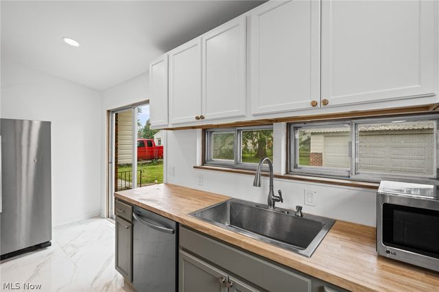864 Wilder Avenue, Elyria, OH 44035
