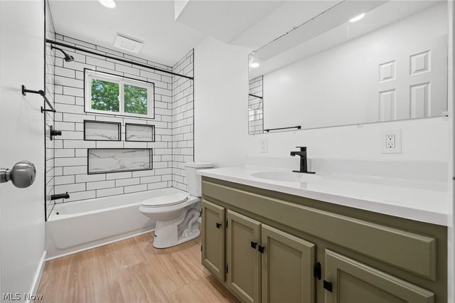 864 Wilder Avenue, Elyria, OH 44035