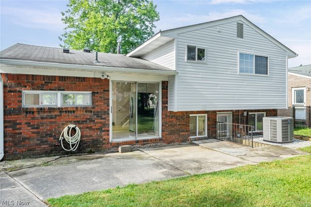 864 Wilder Avenue, Elyria, OH 44035