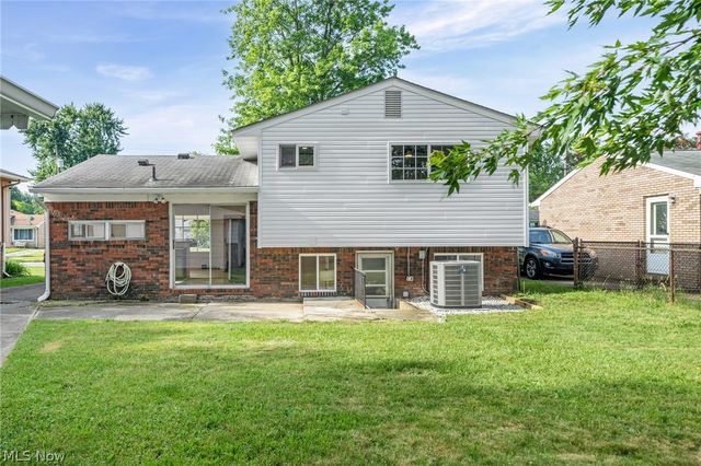 864 Wilder Avenue, Elyria, OH 44035