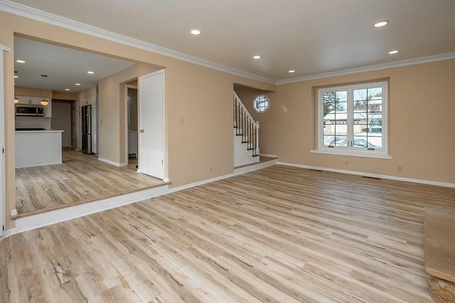 W233N6950 Salem DRIVE, Sussex, WI 53089