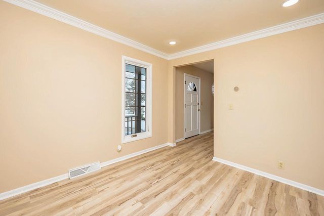 W233N6950 Salem DRIVE, Sussex, WI 53089